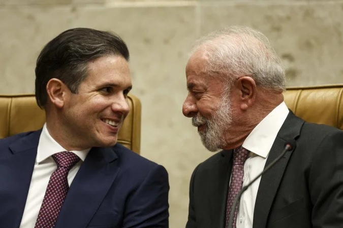 Parlamentar compartilhou uma postagem do presidente Lula e afirmou ter 