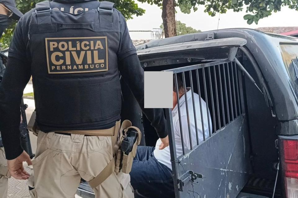 Operação da Polícia Civil cumpre mandados de prisão e de busca e apreensão./PCPE/ASCOM