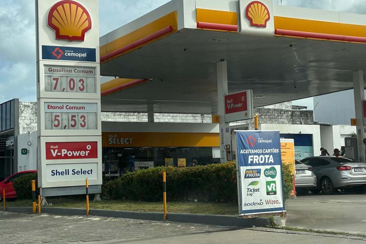 Postos de gasolina do Recife não aumentaram o preço do combustível nas bombas (Foto: Thatiany Lucena/DP)