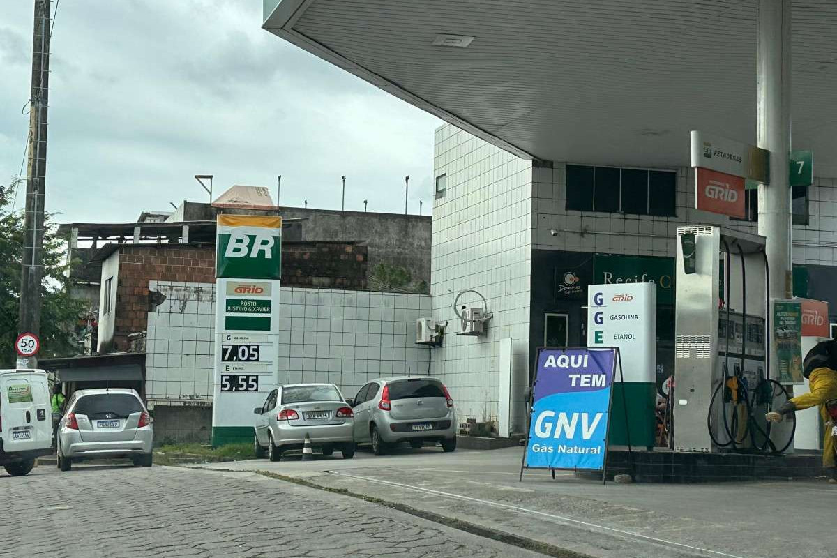 Postos de gasolina do Recife não aumentaram o preço do combustível nas bombas (Foto: Thatiany Lucena/DP)