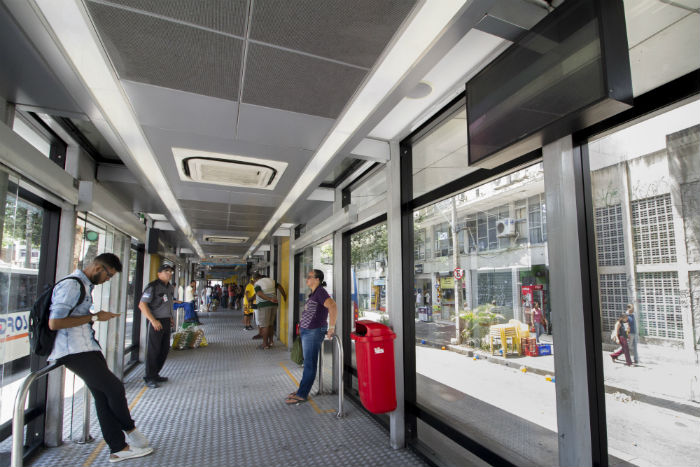 A licitação prevê a climatização de 35 estações de BRTs do Grande Recife/Foto: Leo Malafaia/Arquivo DP