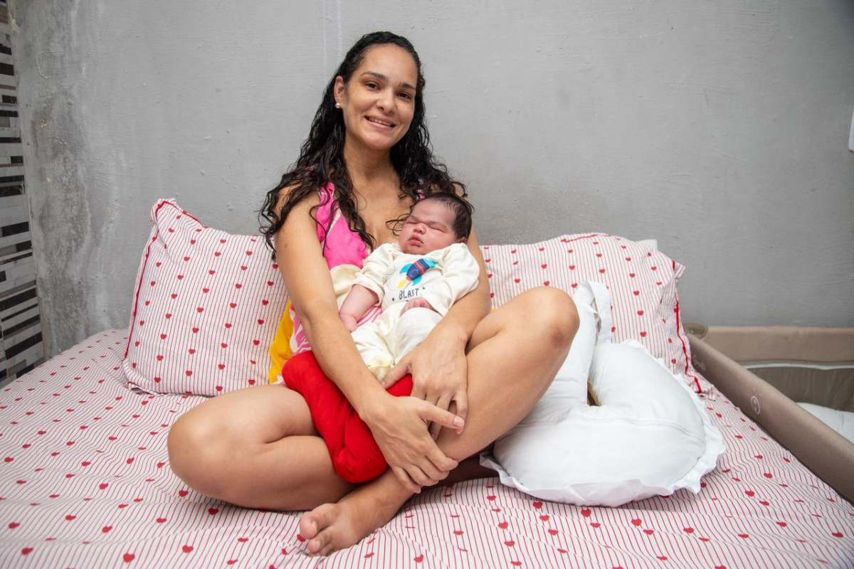 Raul Dias nasceu com 5,240 kg e 55 centímetros no Hospital da Mulher do Recife/Foto: Karol Rodrigues/DP Foto
