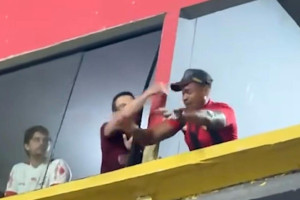 Presidente do N&aacute;utico agride torcedor do Sport