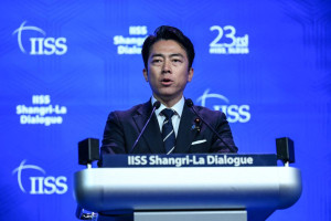 O Ministro da Defesa do Jap&atilde;o, Shinjiro Koizum