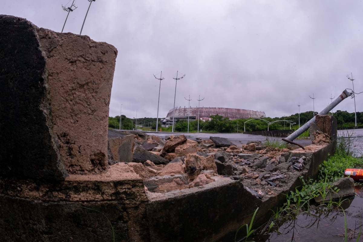 Diario registrou situação atual dos arredores da Arena de Pernambuco (Foto: Rafael Vieira/DP Foto)
