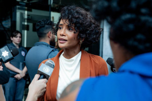 Ta&iacute;s Araujo vive a promotora de justi&ccedil;a Cl&aacute;udia Ferreira m um dos casos mais desafiadores de sua carreira