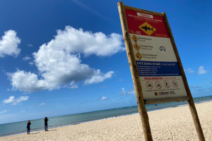 Placa de aviso de perigo de ataque de tubar&atilde;o em Piedade