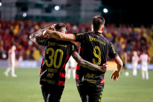 Barletta e Perotti, atacantes do Sport