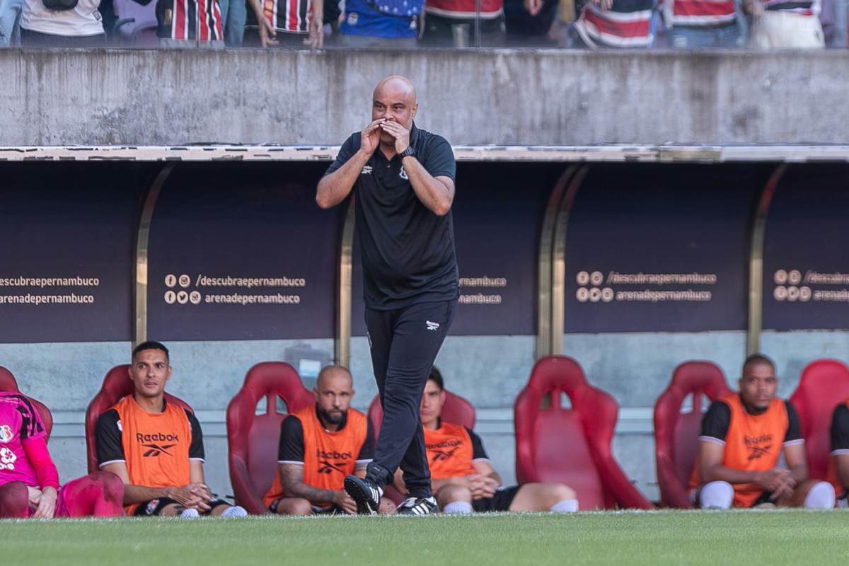 Cristian de Souza, técnico do Santa Cruz/Rafael Vieira