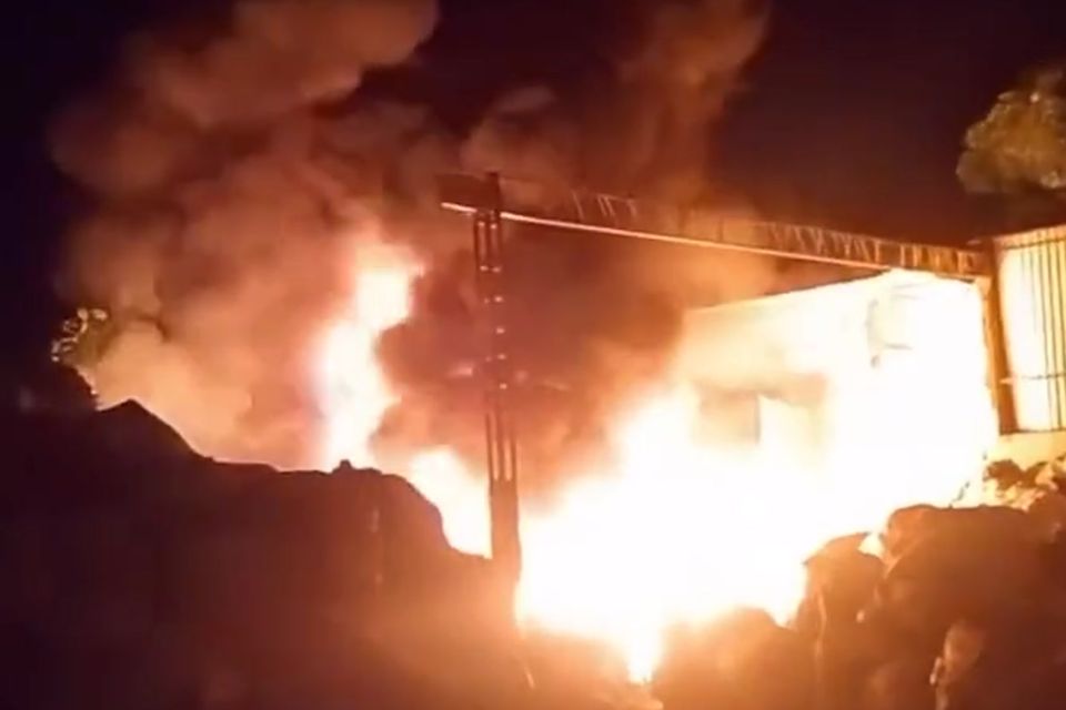 Novas informações serão divulgadas pelo Corpo de Bombeiros conforme o andamento da ocorrência. 
/Foto: Reprodução / Redes sociais