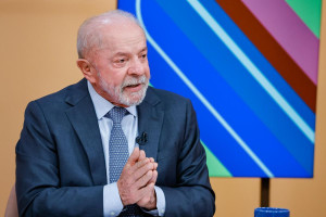 Lula sobre tarifa&ccedil;o: "Os filhos de Bolsonaro s&atilde;o piores do que ele. S&atilde;o traidores"