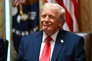 Ap&oacute;s amea&ccedil;a de morte, Trump afirma que protocolo de seguran&ccedil;a o fez trocar de avi&atilde;o na Turquia 