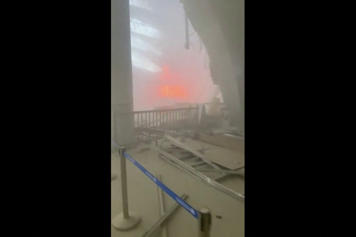 Esta captura de vídeo, extraída de imagens geradas por usuários e publicadas nas redes sociais em 3 de junho de 2026, parece mostrar danos no aeroporto internacional do Kuwait após um ataque./UGC / DESCONHECIDO