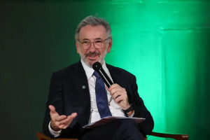Segundo o ministro, os setores mais atingidos seriam os de m&aacute;quinas e equipamentos, que t&ecirc;m valor agregado
