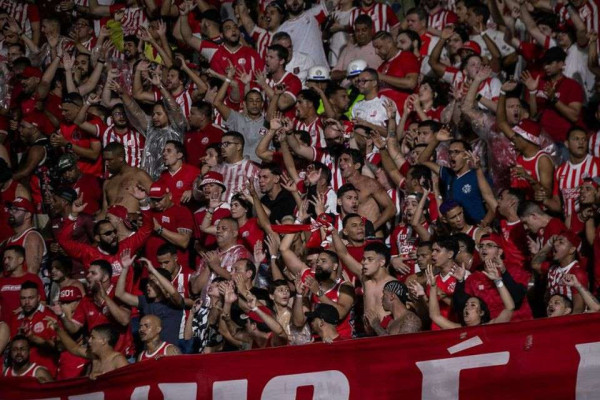 Torcida do N&aacute;utico na Ilha do Retiro