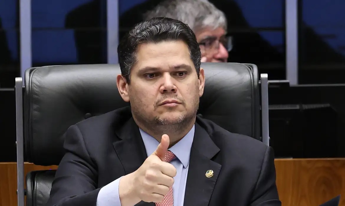 O presidente do Senado defendeu que a PEC do fim da 6x1 seja votada 
