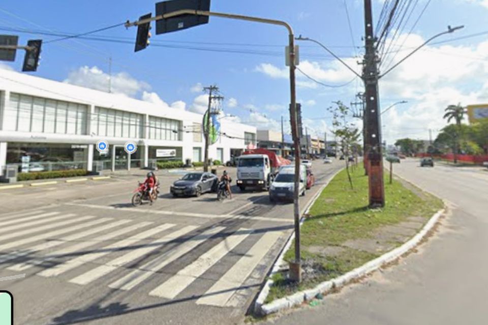 Acidente aconteceu na Imbiribeira no final da manhã/Foto: Reprodução/Google Street View