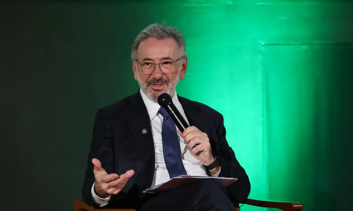 Segundo o ministro, os setores mais atingidos seriam os de máquinas e equipamentos, que têm valor agregado/ROVENA ROSA/AGÊNCIA BRASIL