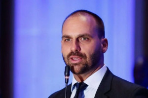 O ex-deputado federal Eduardo Bolsonaro sugeriu negocia&ccedil;&atilde;o do Brasil com os EUA