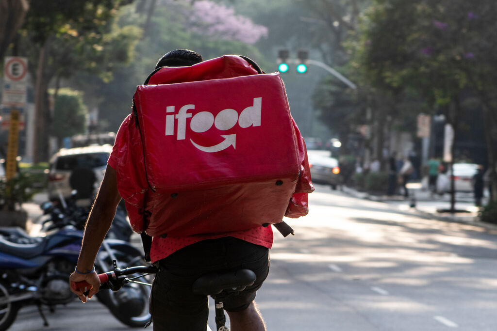 Entregador do aplicativo iFood/Divulgação