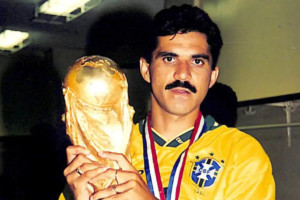 "A mudan&ccedil;a se d&aacute; no Recife": Ricardo Rocha revela bastidores do tetra e avalia Sele&ccedil;&atilde;o de Ancelotti
