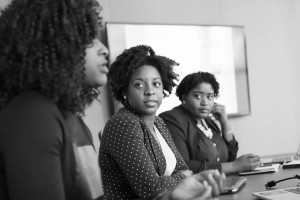 As mulheres negras jovens continuam registrando os piores resultados em indicadores como taxa de desocupa&ccedil;&atilde;o, informalidade, desalento e rendimento
