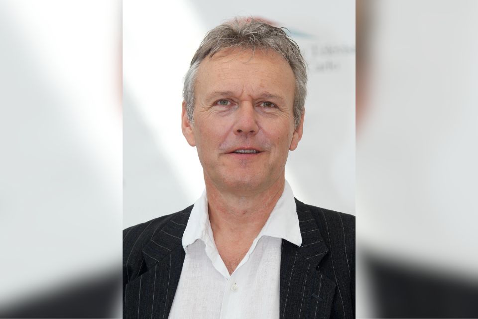 Ator Anthony Head, em 2011/VALERY HACHE / AFP