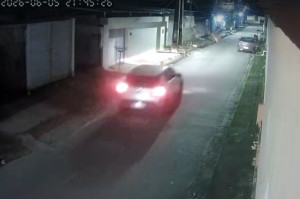 Jovens foram atingidos por v&aacute;rios disparos de arma de fogo.