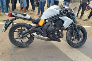 Motociclista morre em colis&atilde;o com carro e poste na BR-428, em Petrolina
