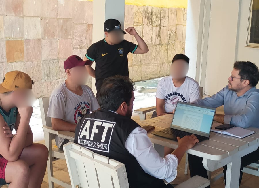 Paraguaios dormiam em colchões dispostos diretamente no chão, em ambientes superlotados./Foto: Divulgação/Auditoria-Fiscal do Trabalho