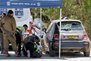 V&aacute;rios ataques a tiros deixam um morto e cinco feridos em Israel.
.