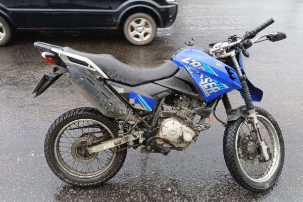 Acidente entre moto e carro deixa motociclista ferido na BR-101, em Igarassu (Foto: Divulgação PRF)