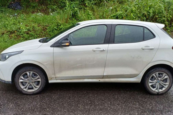 Acidente entre moto e carro deixa motociclista ferido na BR-101, em Igarassu (Foto: Divulgação PRF)