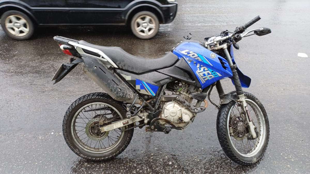 Acidente entre moto e carro deixa motociclista ferido na BR-101, em Igarassu/Foto: Divulgação PRF