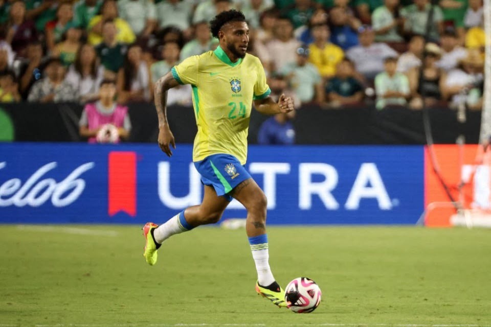 Éderson em ação pela Seleção Brasileira/TIM WARNER / GETTY IMAGES NORTH AMERICA / GETTY IMAGES VIA AFP