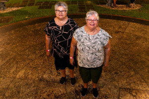 F&aacute;tima &agrave; esquerda e Zenaide &agrave; direita; irm&atilde;s se tornaram conhecidas na cidade, em particular nas sess&otilde;es de cinema, pela assiduidade nos eventos culturais