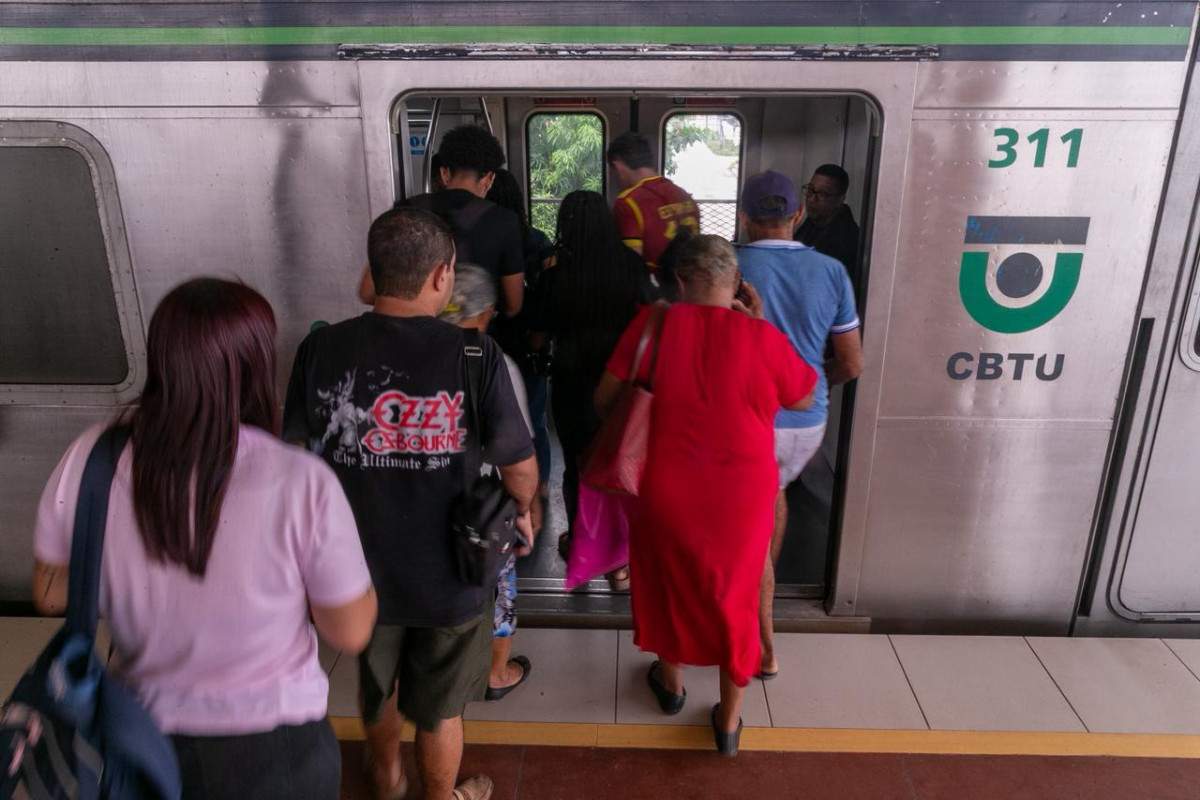 Tempo de espera de trens na Estação Camaragibe pode chegar até 45 minutos, segundo a Companhia Brasileira de Trens Urbanos (CBTU) (Foto: Rafael Vieira/DP)