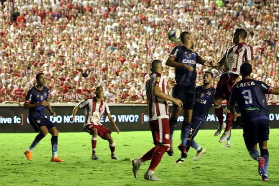 Léo Lemos / Náutico