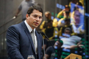 Pastor J&uacute;nior T&eacute;rcio criticou a iniciativa do PT de process&aacute;-lo por postagem nas redes sociais.