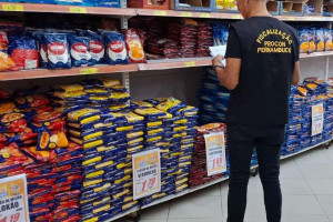 Pre&ccedil;o da cesta b&aacute;sica volta a subir no Grande Recife e j&aacute; acumula quatro altas no ano