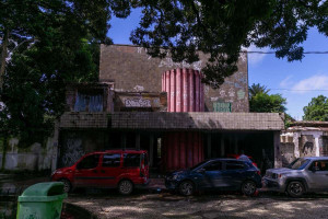 Em ru&iacute;nas, Teatro Valdemar de Oliveira vive o drama do abandono no Centro do Recife