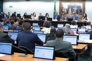 Vota&ccedil;&atilde;o da proposta de Emenda &agrave; Constitui&ccedil;&atilde;o (PEC) 32/15 que reduz a maioridade penal foi adiada novamente nesta ter&ccedil;a-feira (9)