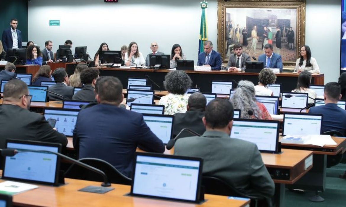 Votação da proposta de Emenda à Constituição (PEC) 32/15 que reduz a maioridade penal foi adiada novamente nesta terça-feira (9)/Foto: Bruno Spada/Câmara dos Deputados