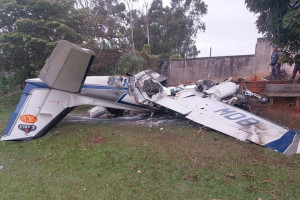 Duas pessoas morrem em queda de avi&atilde;o de pequeno porte no interior de S&atilde;o Paulo