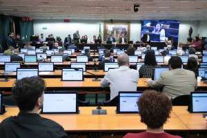 A PEC recebeu 44 votos favor&aacute;veis e 18 contr&aacute;rios