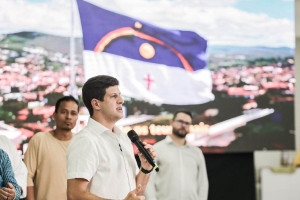 Jo&atilde;o Campos diz que h&aacute; grupo que quer "acabar com o trabalhador" durante encontro com portu&aacute;rios no Recife
