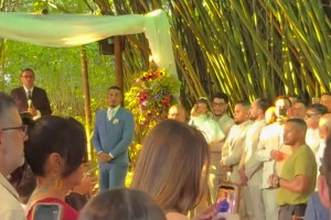 Homem passa mal e quase desmaia no altar ap&oacute;s chegada da noiva