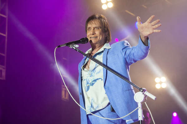 Roberto Carlos proíbe transmissão de show no São João de Caruaru 2026