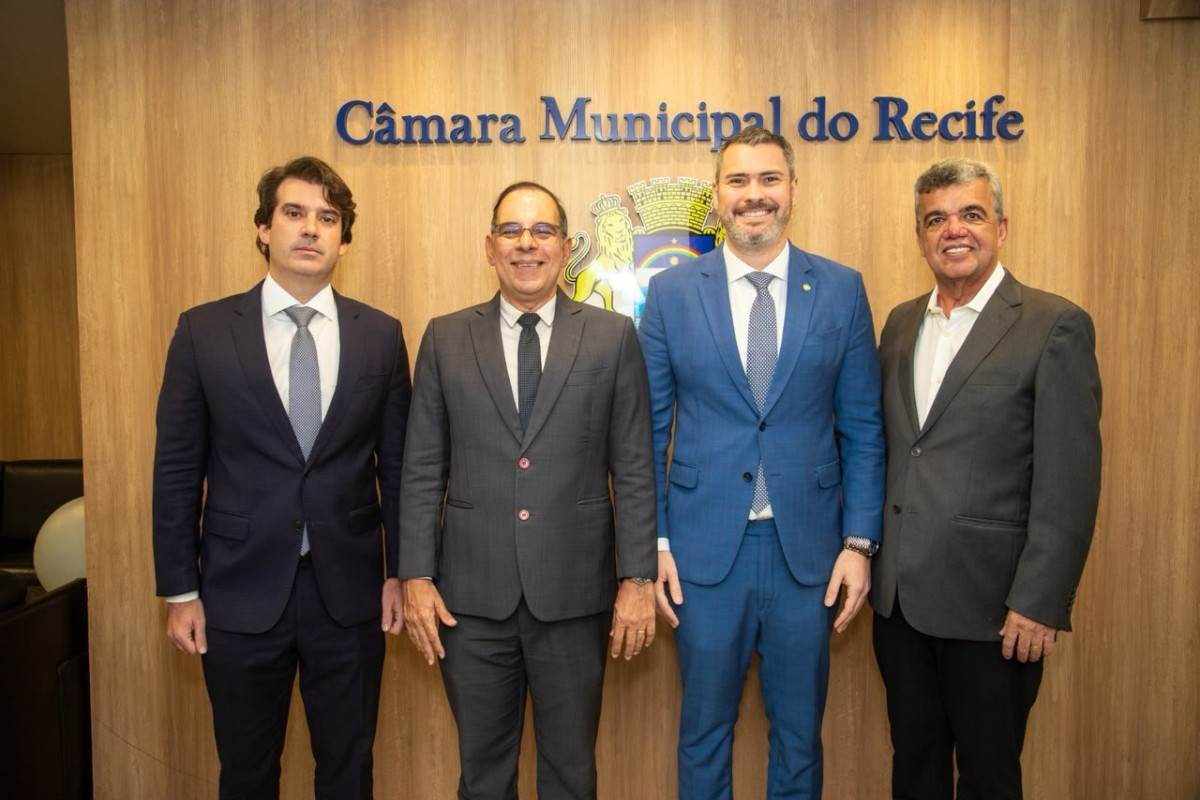 Câmara Municipal do Recife entrega Medalha de Mérito do Judiciário Ministro Djaci Falcão (Foto: Karol Rodrigues/DP Foto)