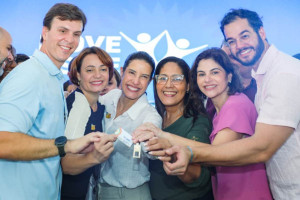 Em mais uma agenda que prenuncia a composi&ccedil;&atilde;o da chapa governista, Raquel Lyra aparece entre o deputado federal T&uacute;lio Gad&ecirc;lha (PSD) e o ex-prefeito de Petrolina Miguel Coelho (Uni&atilde;o Brasil), pr&eacute;-candidatos ao Senado